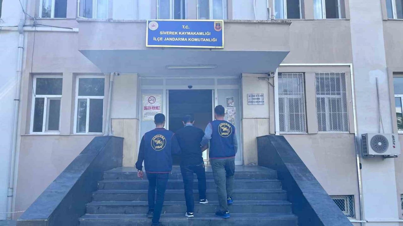 ŞANLIURFA’NIN SİVEREK İLÇESİNDE BİR ŞANTİYEDEN YAKLAŞIK 920 BİN TL DEĞERİNDE 964 METRE BAKIR TEL...