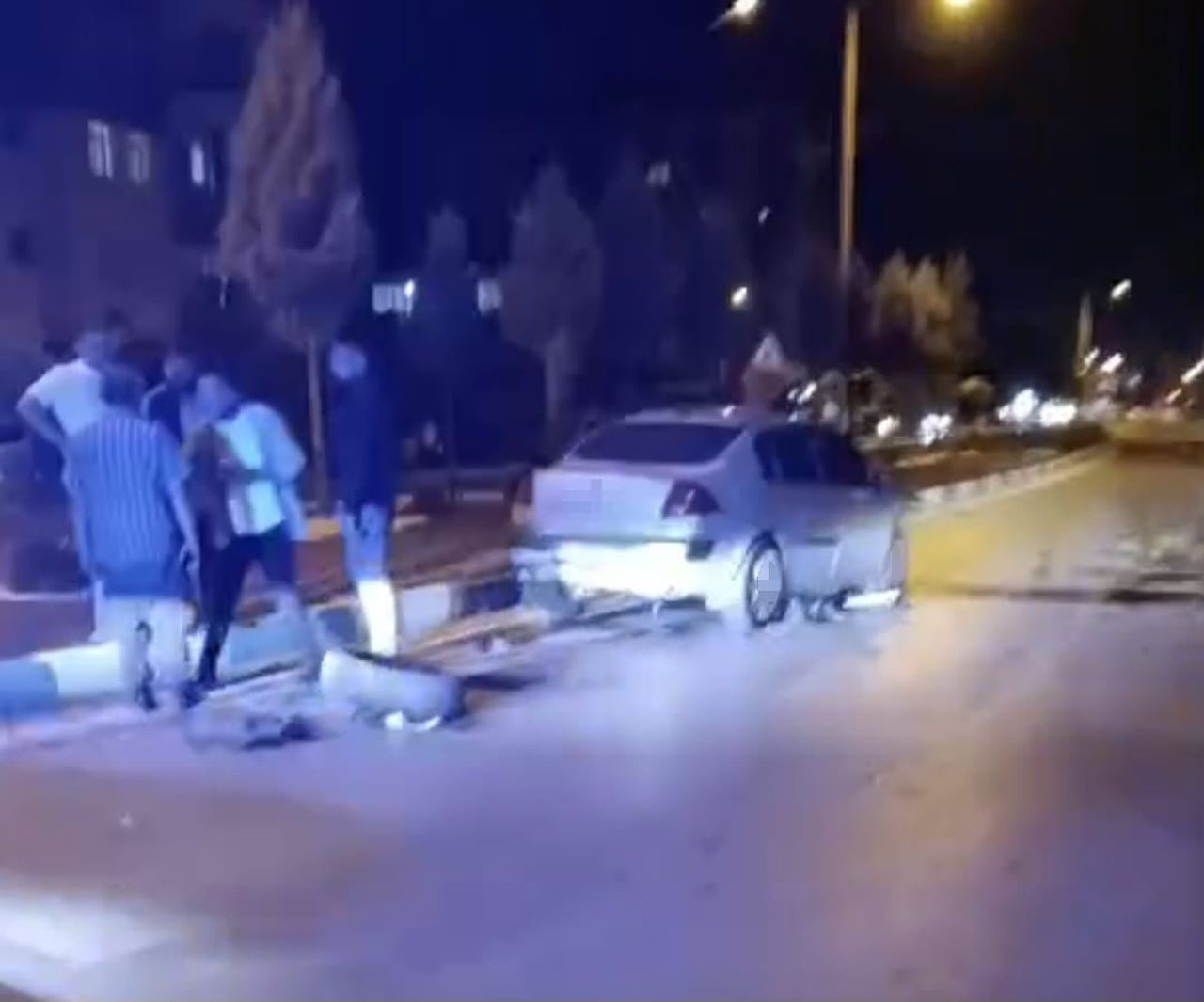 YOZGAT’IN YERKÖY İLÇESİNDE KAMYONET VE OTOMOBİL ÇARPIŞTI, 5 KİŞİ YARALANDI.-