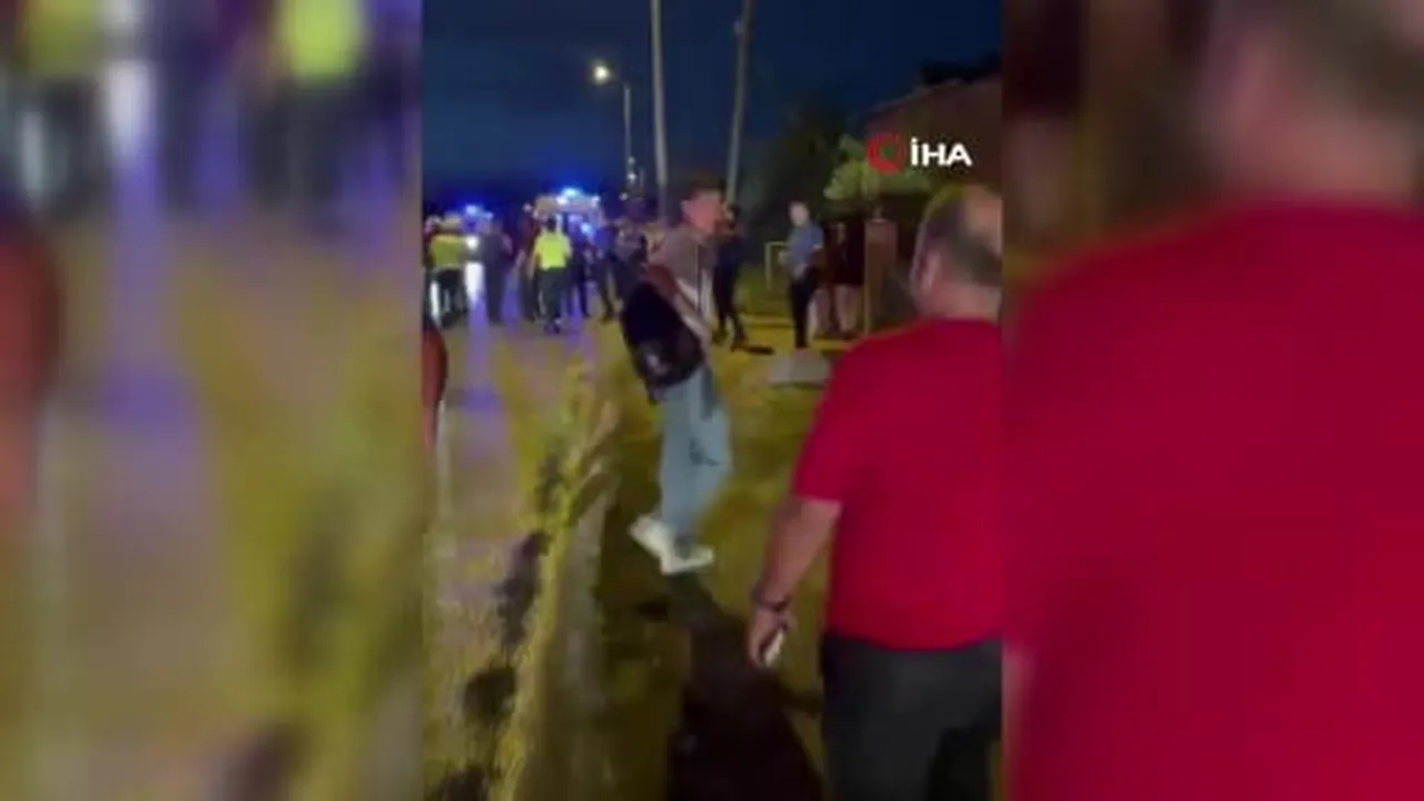 Büyükçekmece’de havalimanı servisi devrildi: 18 yaralı