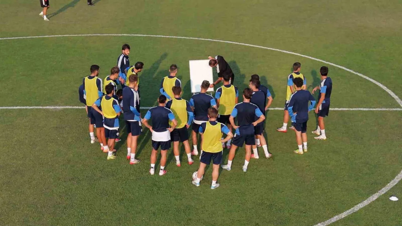ERCİYES 38 FUTBOL SPOR KULÜBÜ’NDE YENİ SEZONDA FUTBOLCULARIN GİYECEĞİ FORMA NUMARALARI BELLİ...