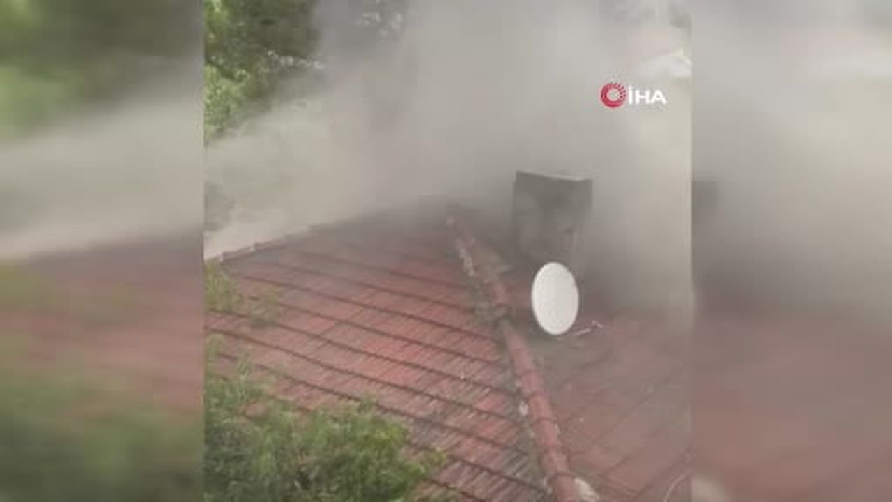 Ev alevlere teslim oldu, mahsur kalan engelli kadını itfaiye kurtardı