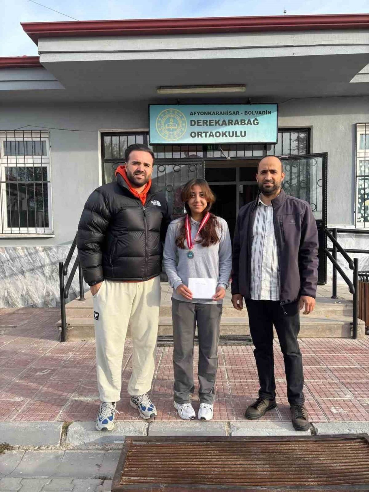 AFYONKARAHİSAR’IN BOLVADİN İLÇESİNDE DÜZENLENEN OKULLAR ARASI ATLETİZM YARIŞMALARI BÜYÜK BİR...