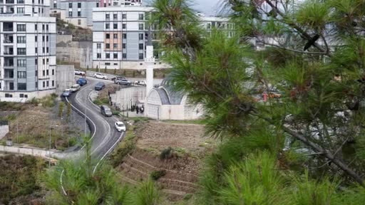 Hatay'da depremin ardından inşa edilen 136'ncı cami ibadete açıldı