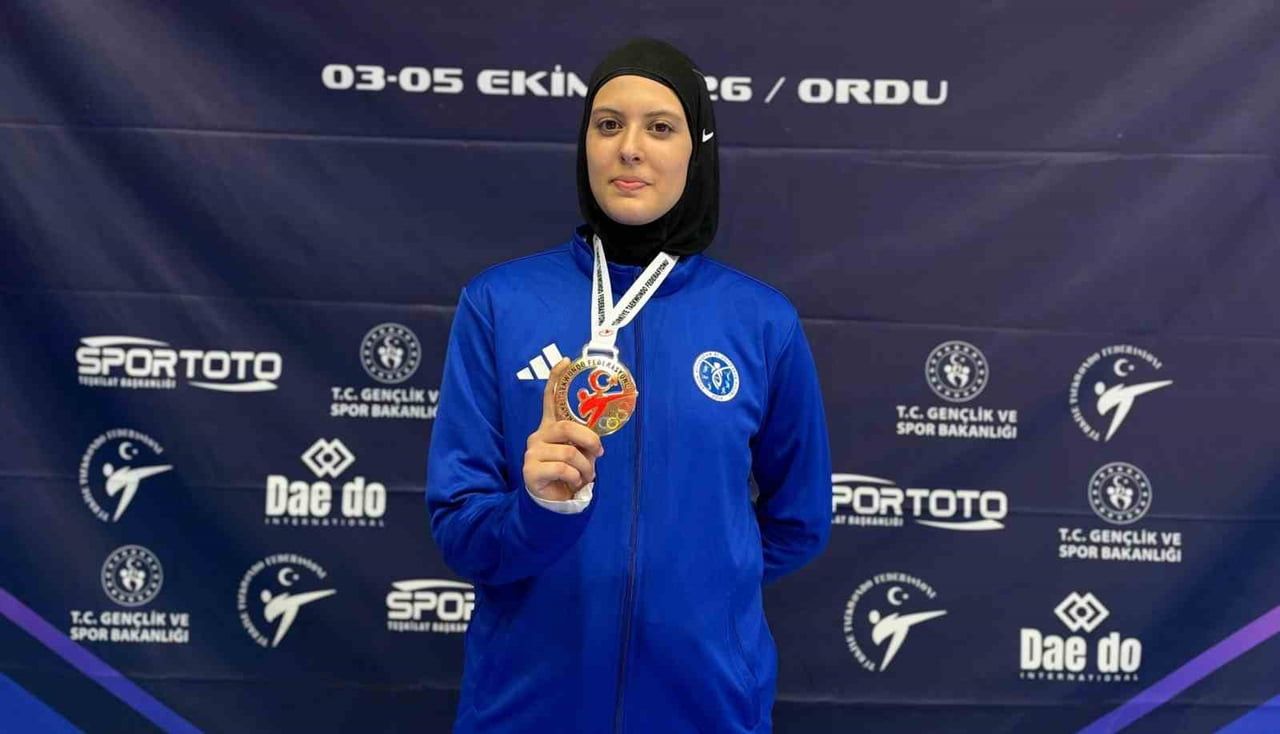 ORDU'DA DÜZENLENEN ŞAMPİYONADA RİNGE ÇIKAN AYDIN BÜYÜKŞEHİR BELEDİYESPOR SPORCUSU ELİFNAZ...