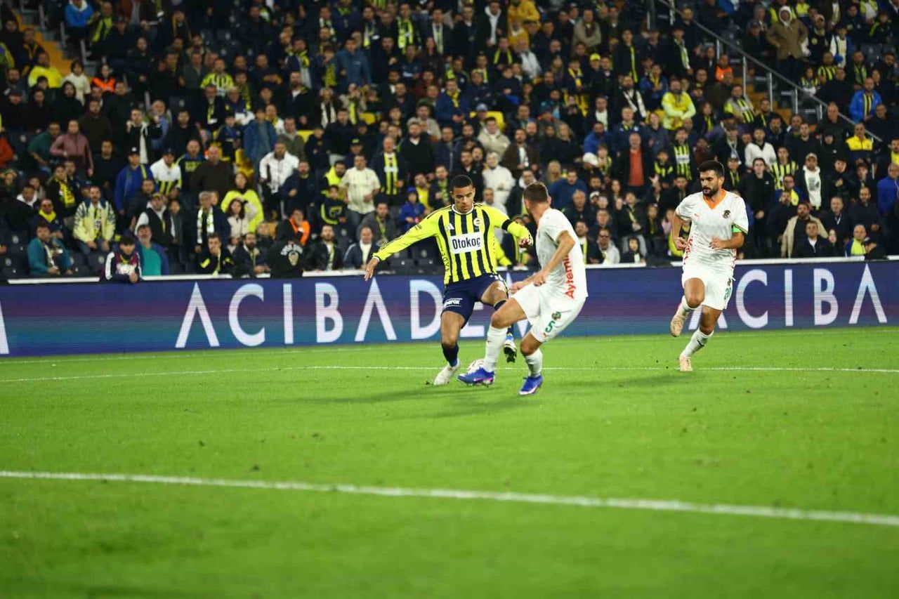 TRENDYOL SÜPER LİG'İN 8. HAFTASINDA FENERBAHÇE, CORENDON ALANYASPOR'U KONUK EDİYOR. MÜCADELENİN...