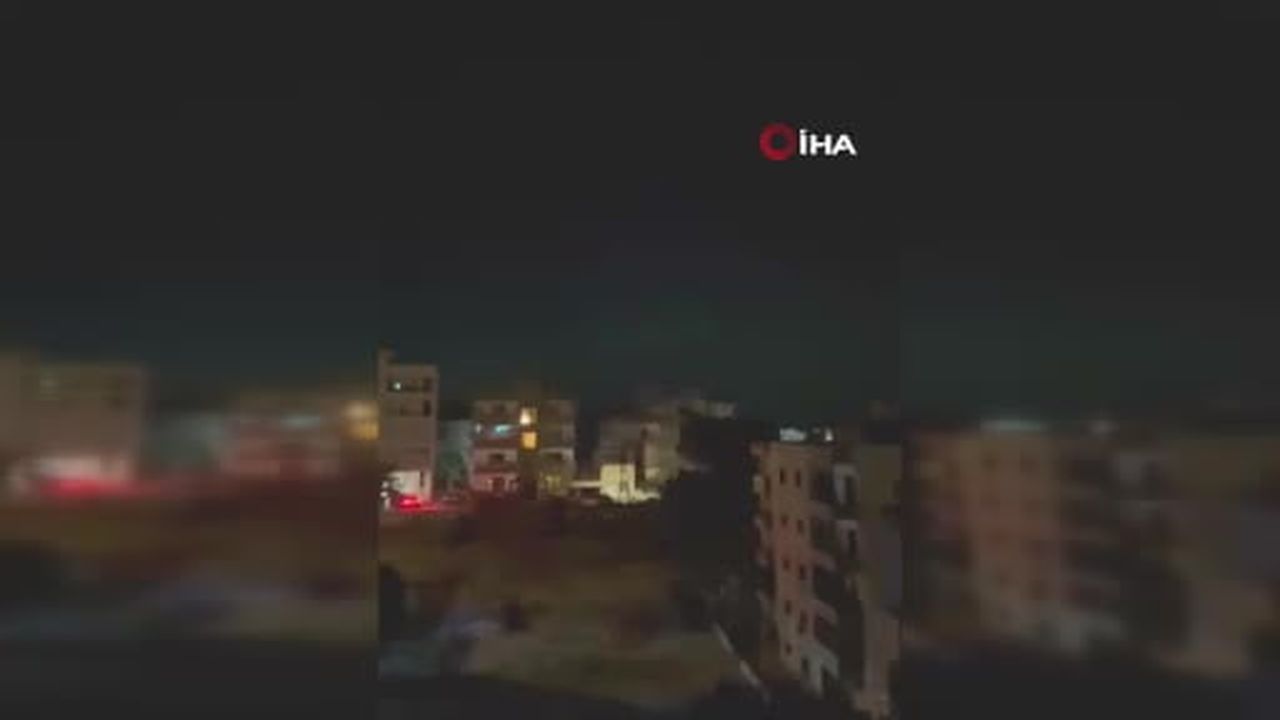 İsrail ordusunun Lübnan'ın güneyindeki Nebatiye bölgesinde bir evi hedef aldığı hava saldırısı...