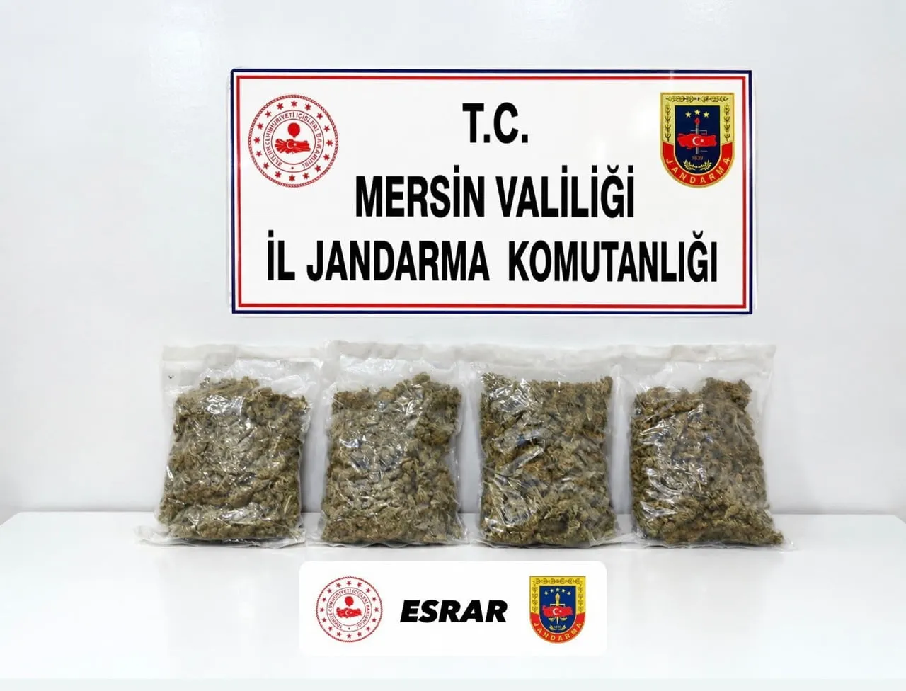 MERSİN'DE JANDARMA EKİPLERİNİN DÜZENLEDİĞİ BASKINDA 2 KİLOGRAM ESRAR ELE GEÇİRİLDİ, 2 ŞÜPHELİ...