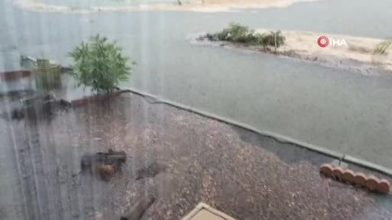 Japonya'nın Ishikawa ve Toyoma eyaletlerinde etkili olan rekor düzeydeki şiddetli yağışlar...
