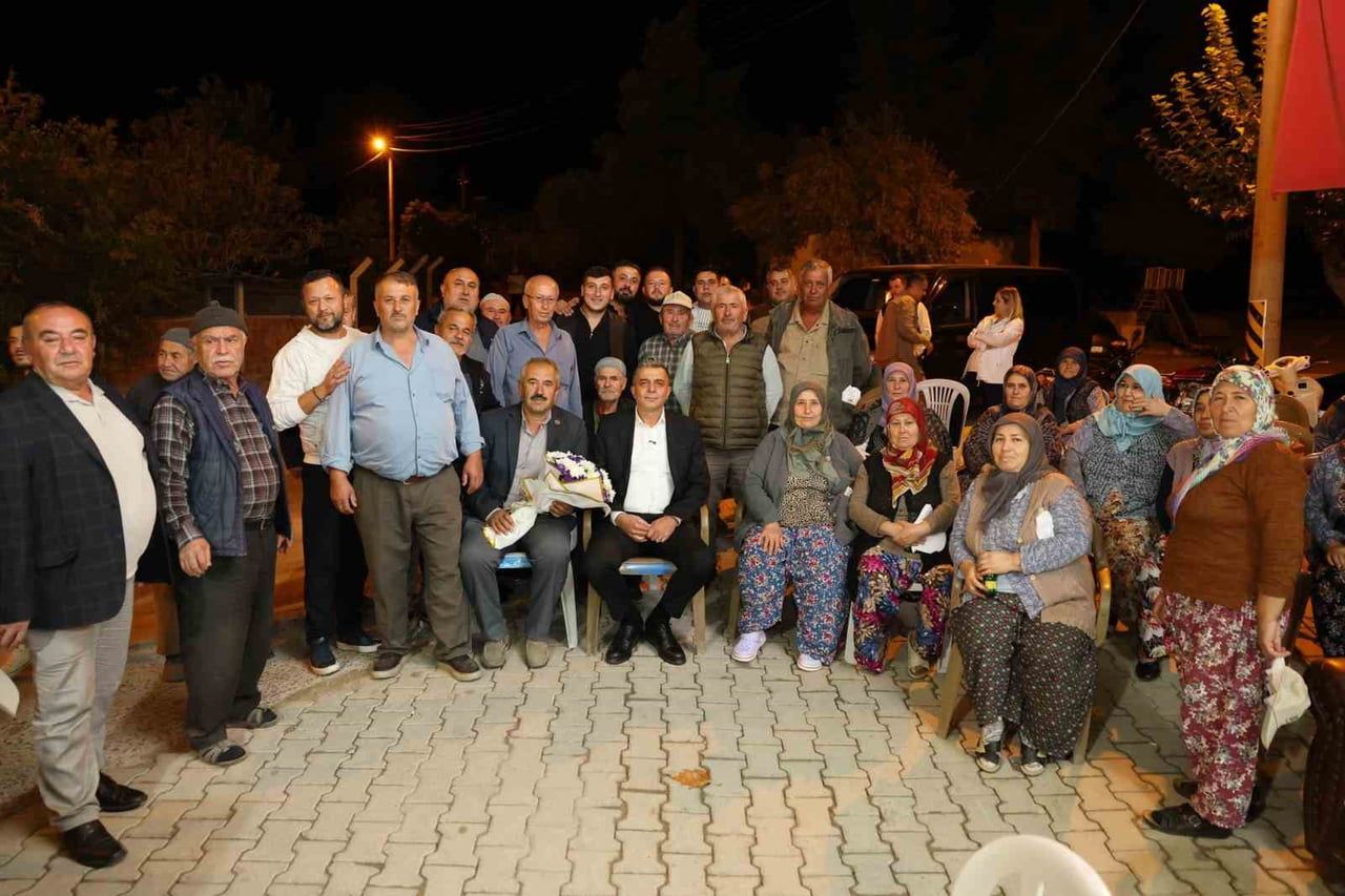 ÇINARLIKUYU MAHALLESİ’NDE VATANDAŞLARLA BİR ARAYA GELEN ŞEHZADELER BELEDİYE BAŞKANI HAKAN ŞİMŞEK...