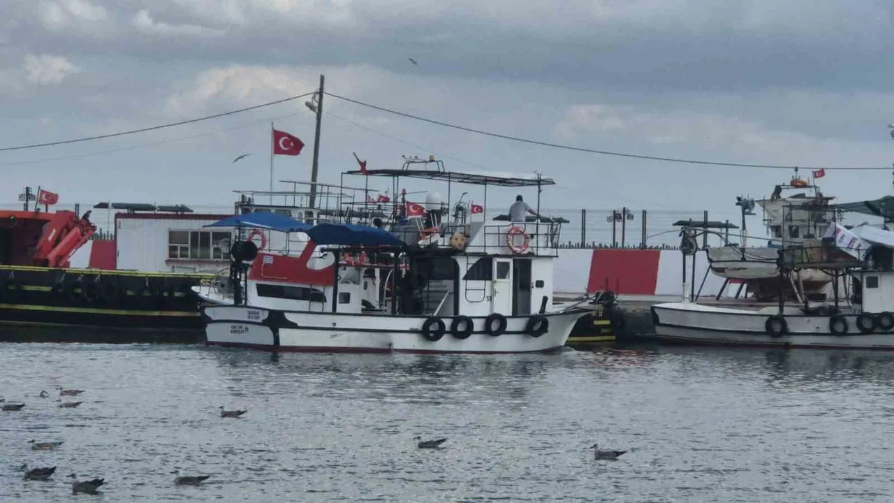 TEKİRDAĞ’DA KÜÇÜK ÖLÇEKLİ BALIKÇI TEKNELERİ İÇİN AV YASAĞININ 15 AĞUSTOS’TA SONA ERMESİYLE...