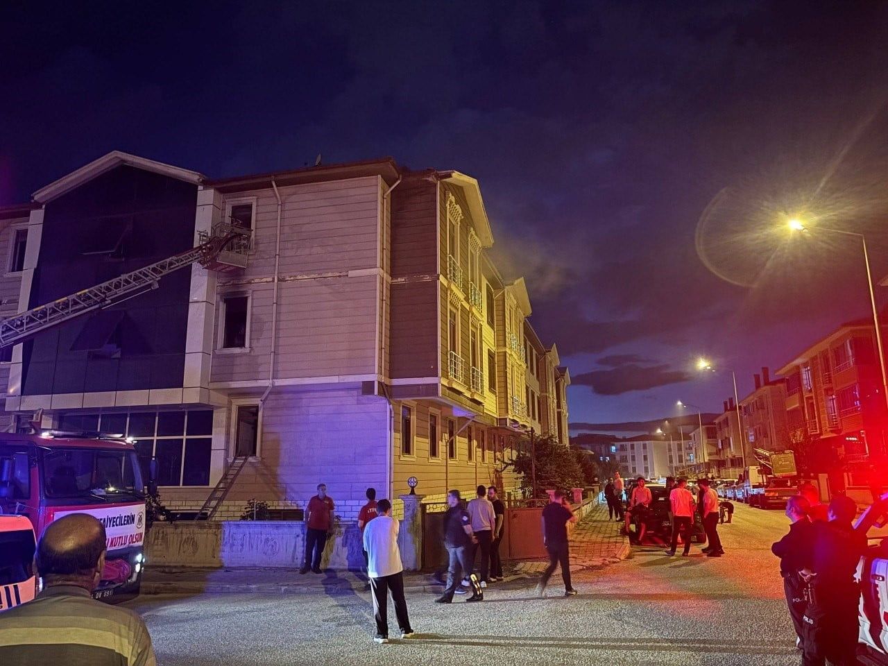 ERZİNCAN’DA APARTMAN DAİRESİNDE YANGIN PANİĞE NEDEN OLDU
