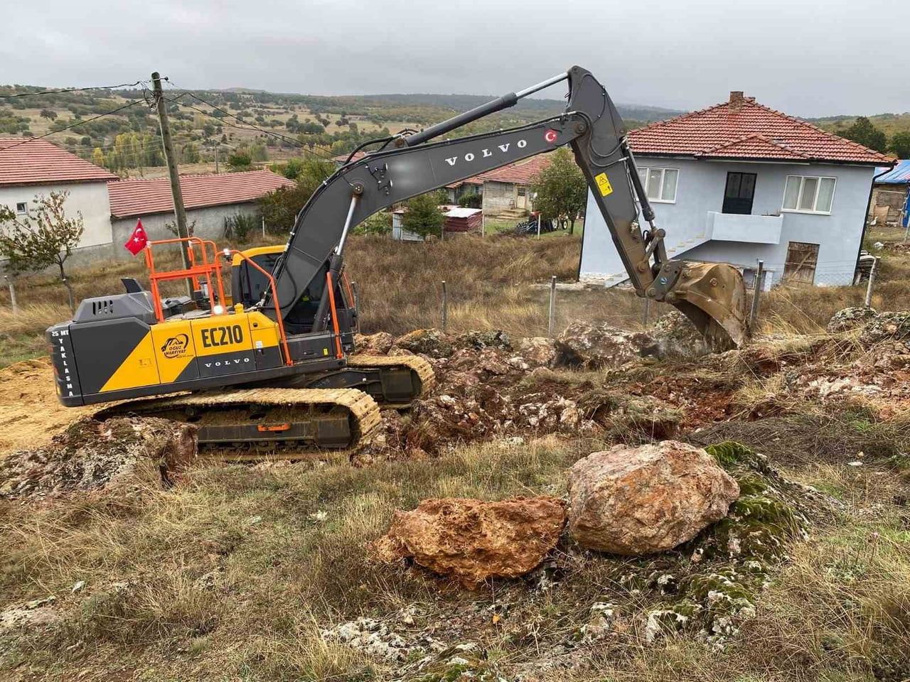 ERENKÖY MAHALLESİ’NDE YENİ ÜRETİLEN ARSALARIN ULAŞIM PROBLEMİNE NEŞTER VURAN İNÖNÜ BELEDİYESİ...