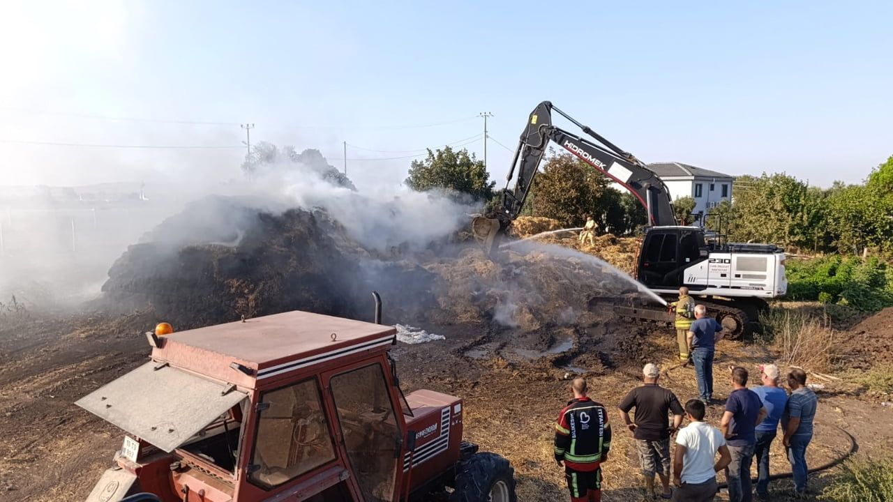GÖNEN'DE KORKUTAN YANGIN: 90 TON SAMAN KÜL OLDU