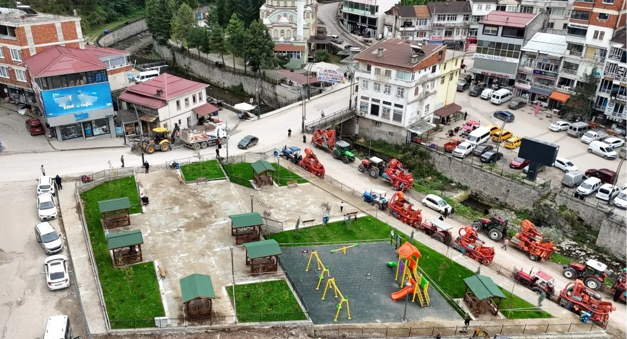 ORDU BÜYÜKŞEHİR BELEDİYESİ TARAFINDAN İLÇELERDE SÜRDÜRÜLEN KENT ESTETİĞİ ÇALIŞMALARI KAPSAMINDA...