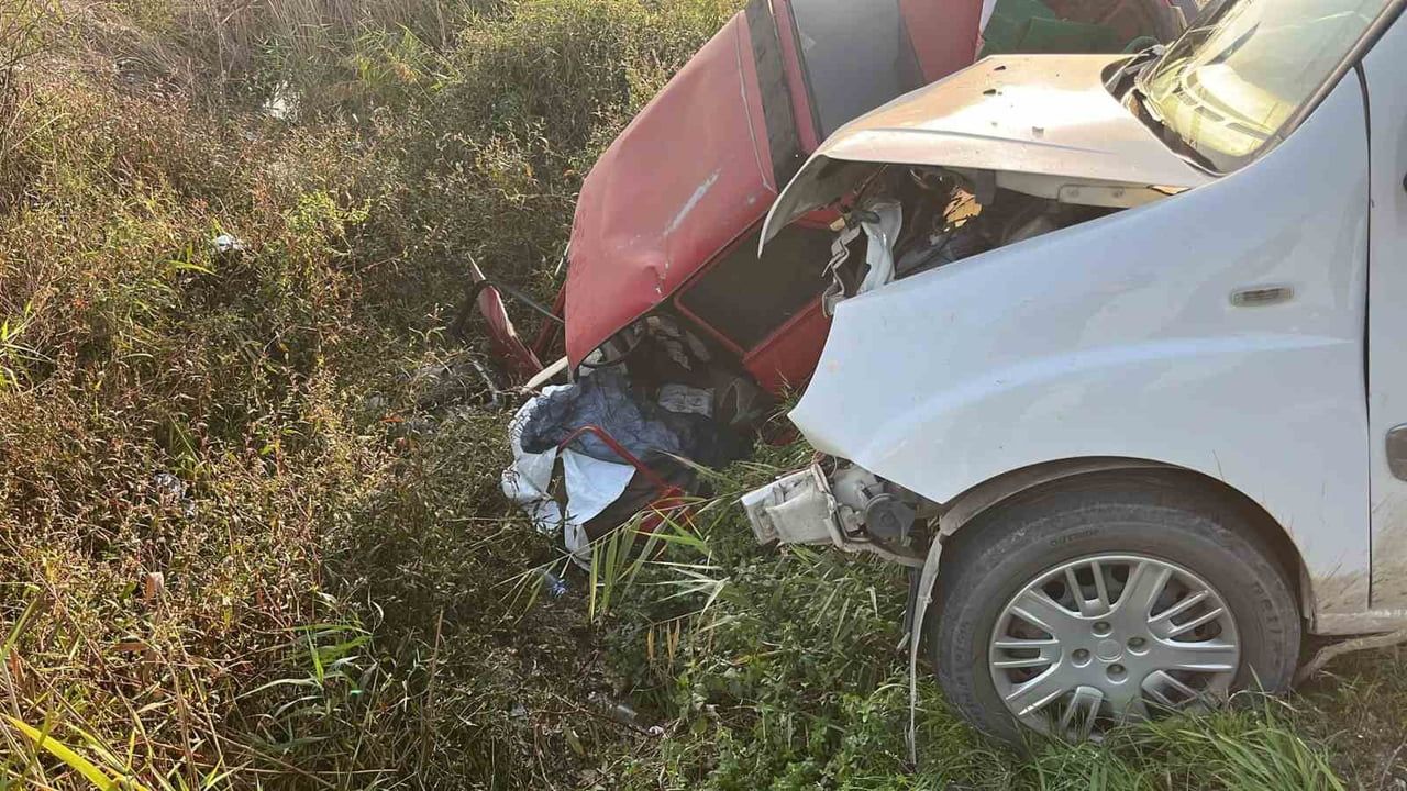 TARSUS İLÇESİNDE OTOMOBİL İLE HAFİF TİCARİ ARACIN ÇARPIŞMASI SONUCU 1 KİŞİ YAŞAMINI...