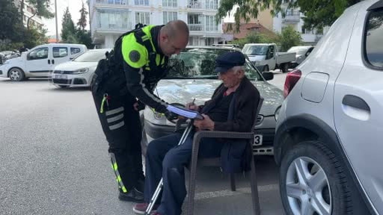 Burdur trafiğinde kızının ihbar ettiği 85'lik dede alarmı: Kızı "Babam çok yaşlı" diye ihbar etti...