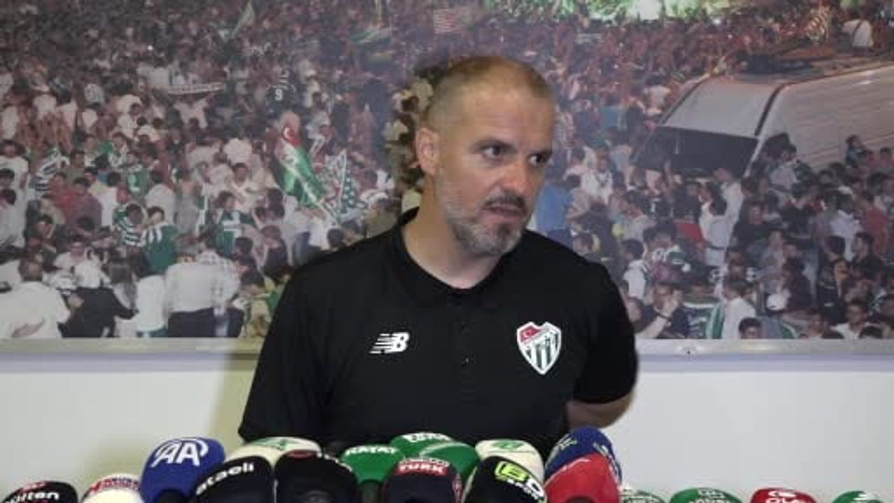 Bursaspor Teknik Direktörü Mustafa Er, Shakhtar Donetsk ile 0-0 berabere kaldıkları hazırlık...