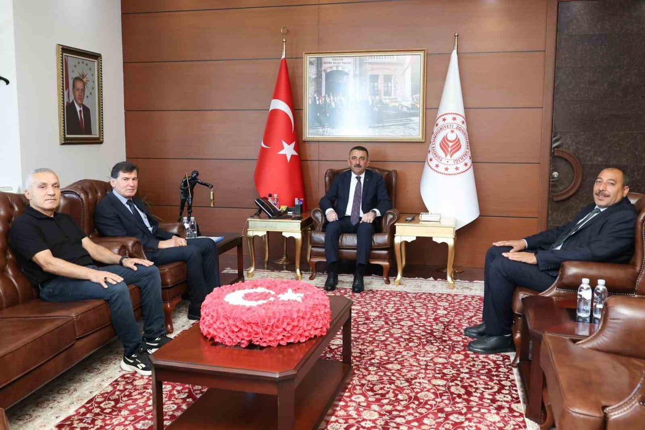 ZONGULDAK VALİSİ OSMAN HACIBEKTAŞOĞLU, AİLE VE SOSYAL HİZMETLER İL MÜDÜRLÜĞÜ İLE ROMAN...