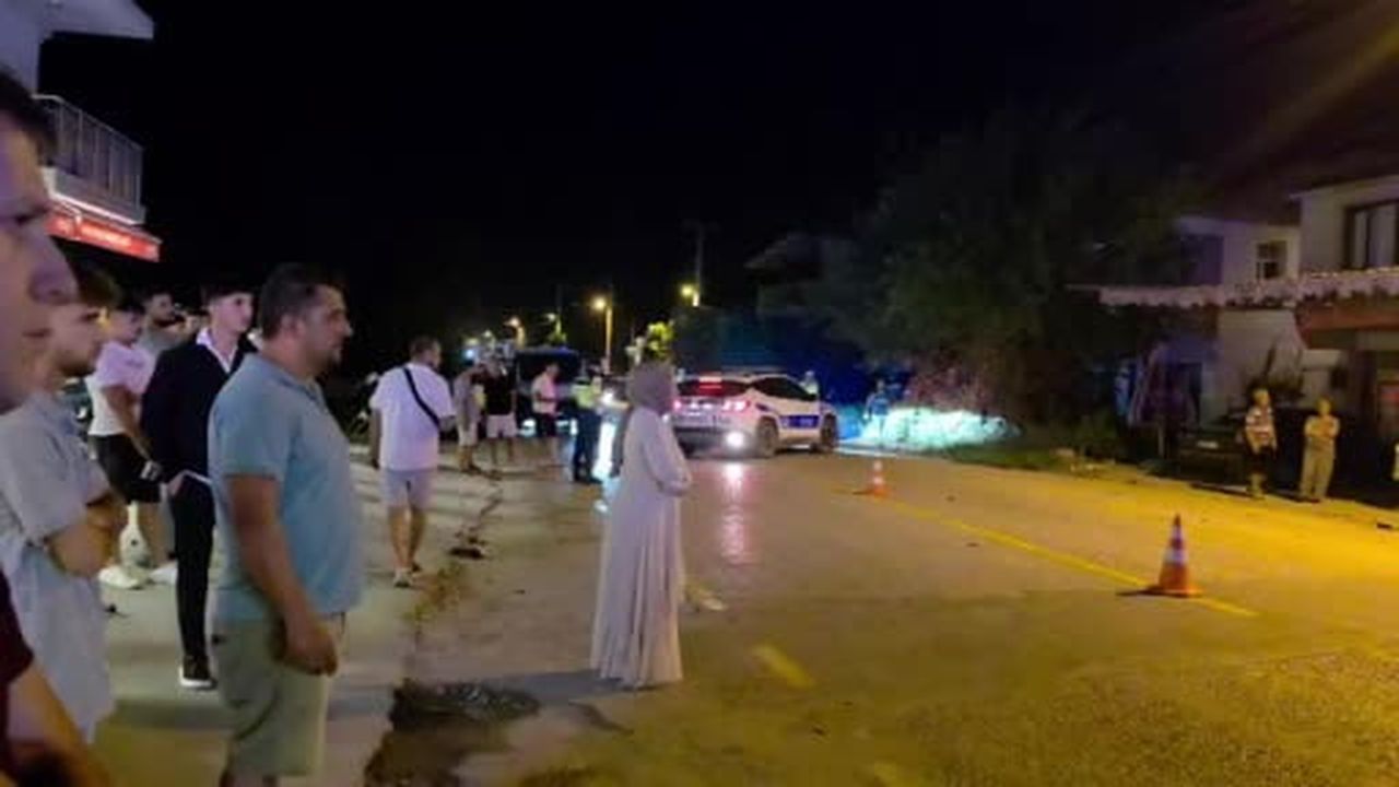 Seydikemer'de otomobil ile motosiklet çarpıştı: 2 ölü