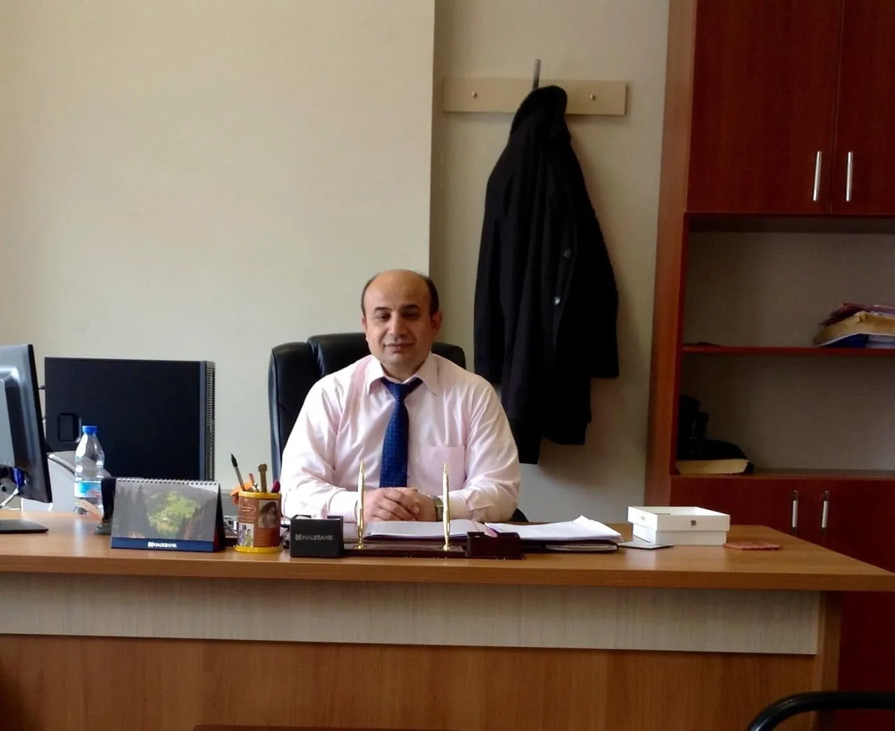 ERZİNCAN’DA EVİNİN ÇATISINDAN DÜŞEN ADLİYE PERSONELİ NURULLAH TAŞDEMİR, KALDIRILDIĞI HASTANEDE...