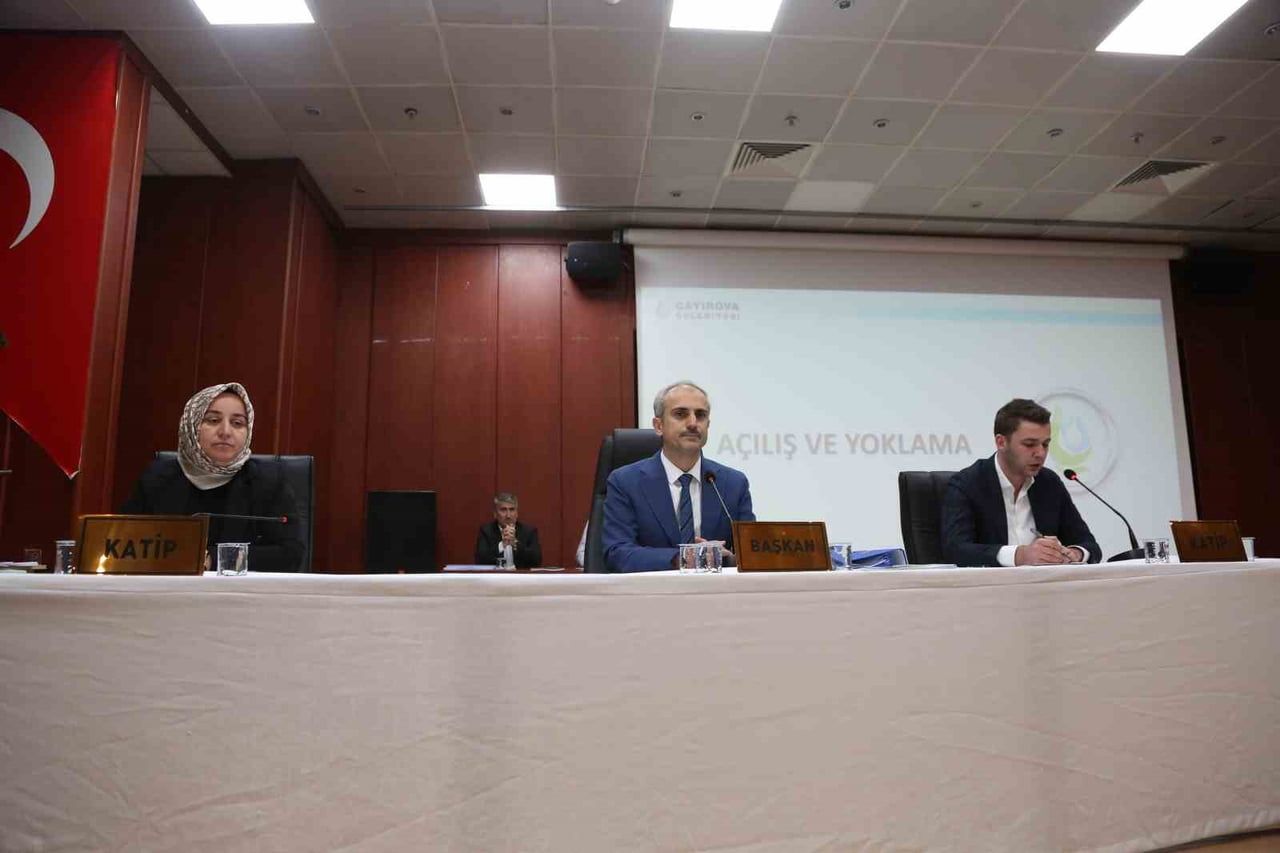ÇAYIROVA BELEDİYESİ'NİN 2027 MALİ YILI GELİR VE GİDER BÜTÇESİ, BELEDİYE MECLİSİNDE 4 MİLYAR 500...