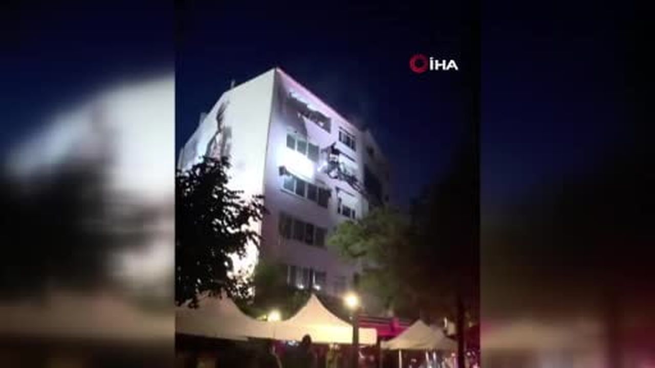 Silivri Sahili'nde apartman yangını: Mahsur kalanlar balkonlardan kurtarıldı