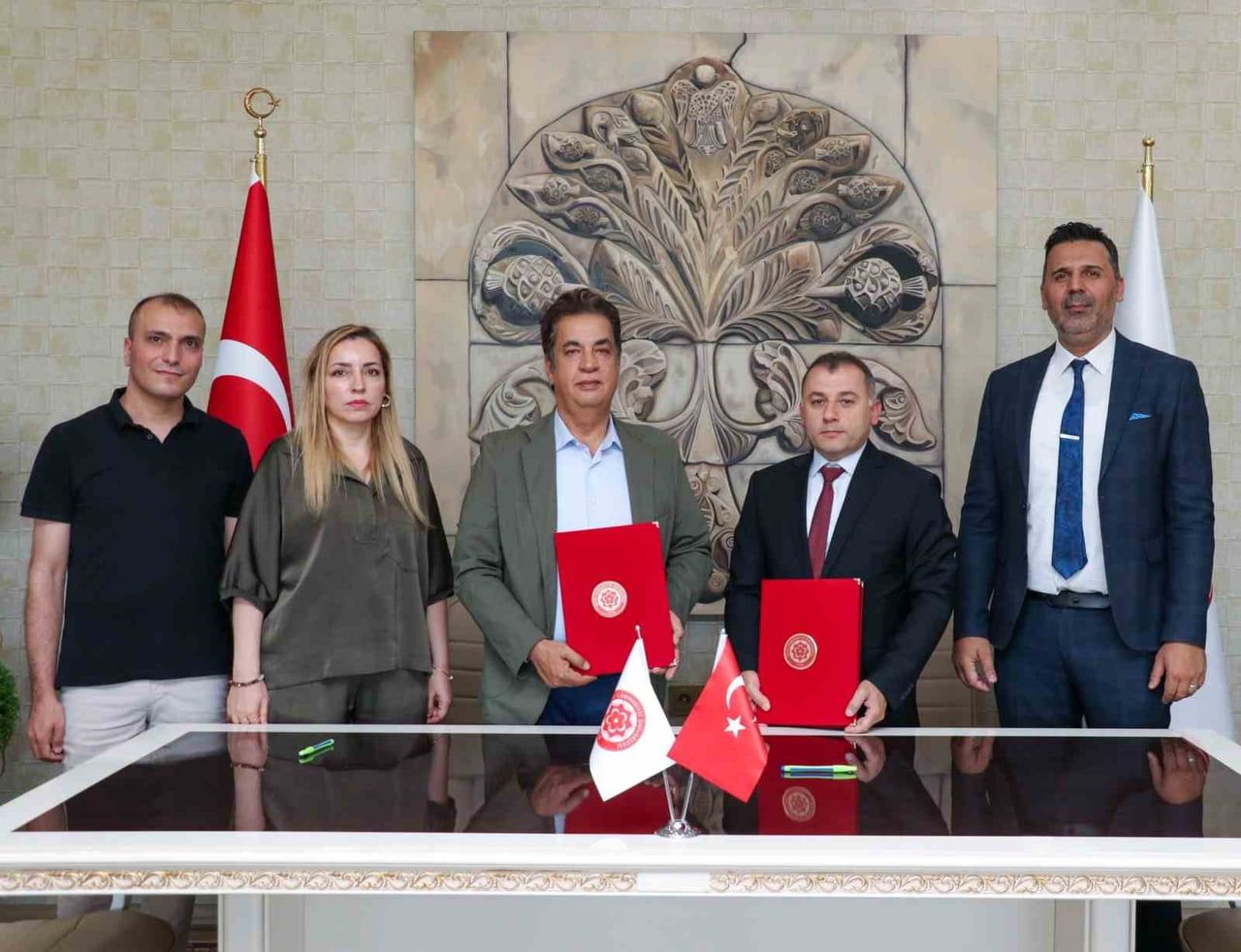 SİVAS CUMHURİYET ÜNİVERSİTESİ REKTÖRLÜĞÜNDE GERÇEKLEŞTİRİLEN TÖRENDE PROTOKOL...