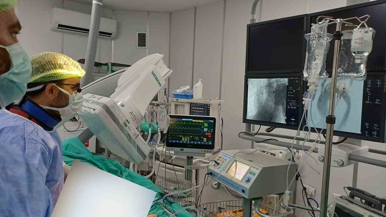 NİĞDE’DE BİR İLK: AORT YIRTILMASI TEVAR YÖNTEMİYLE TEDAVİ EDİLDİ
