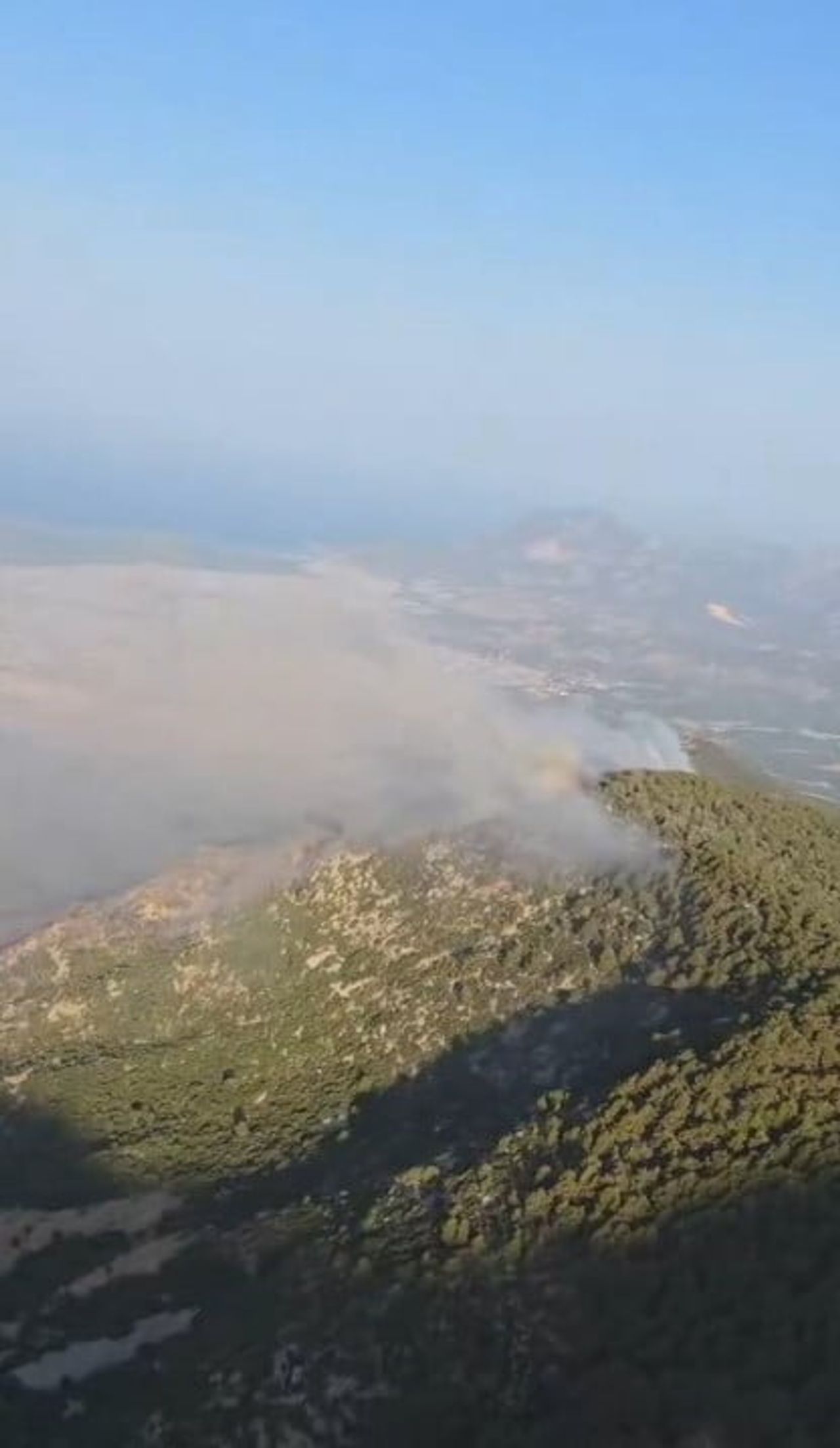 ANTALYA’NIN KAŞ İLÇESİNDE SABAHA KARŞI ÇIKAN ORMAN YANGINI, HAVADAN VE KARADAN MÜDAHALESİ SONUCU...