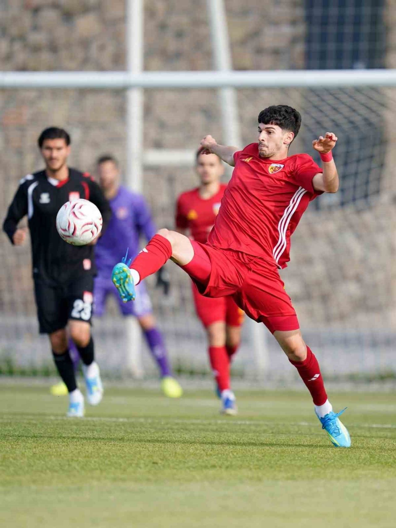 KAYSERİSPOR, HAZIRLIK DÖNEMİNDE SİVASSPOR İLE MAÇ OYNADI.