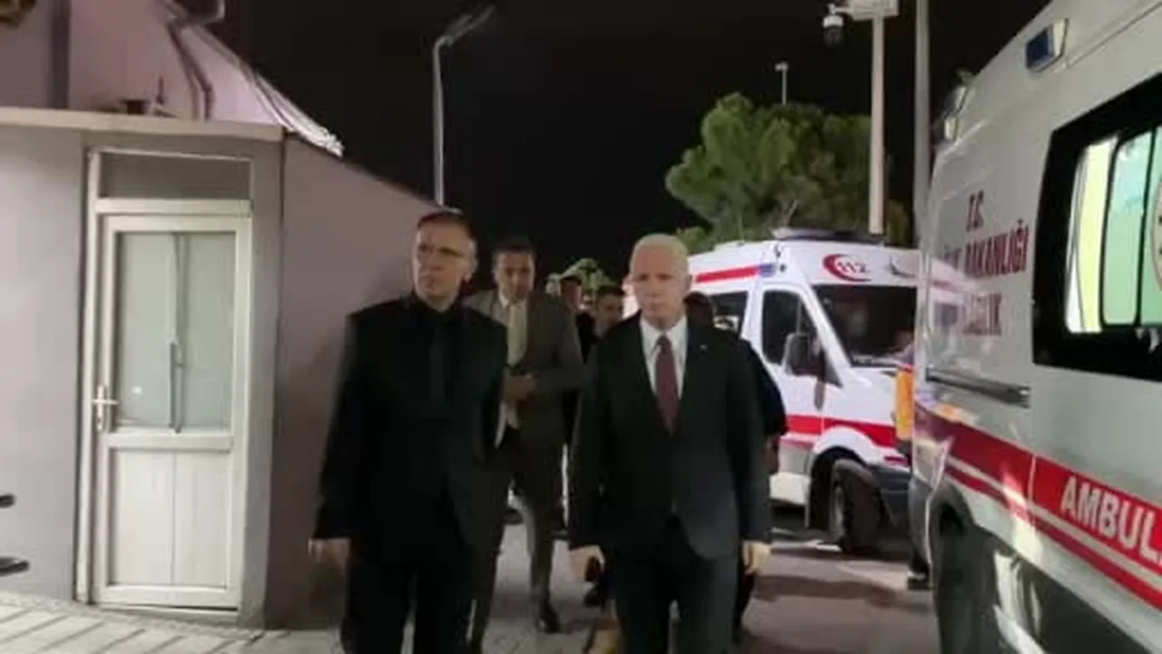 İstanbul Valisi Davut Gül, İETT kazasına yaralananları hastanede ziyaret etti
