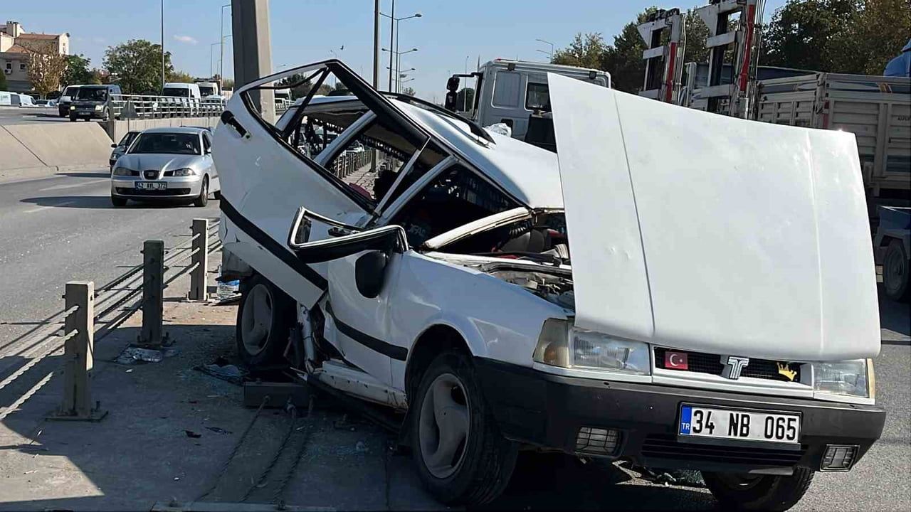 KONYA’DA KONTROLDEN ÇIKAN TOFAŞ OTOMOBİL REFÜJE ÇARPARAK HURDAYA DÖNERKEN, ARAÇTA BULUNAN 4 KİŞİ...