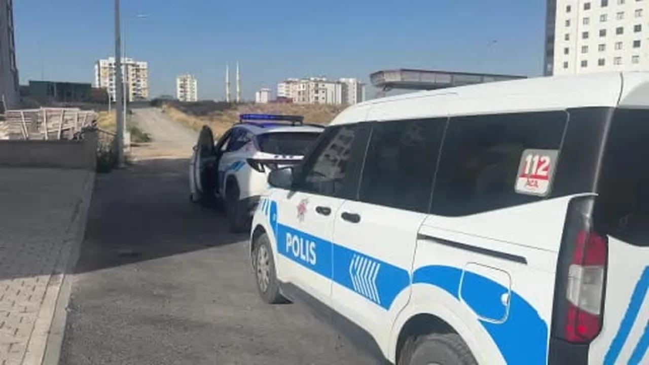 Uzaklaştırma kararı bitti, eve merdivenle girip kendine zarar verdi