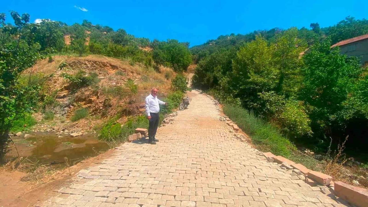 SULTANHİSAR’IN MALGAÇMUSTAFA MAHALLESİ CEVİZDİBİ MEVKİSİNDE VATANDAŞLARIN ULAŞIMDA YAŞADIĞI...