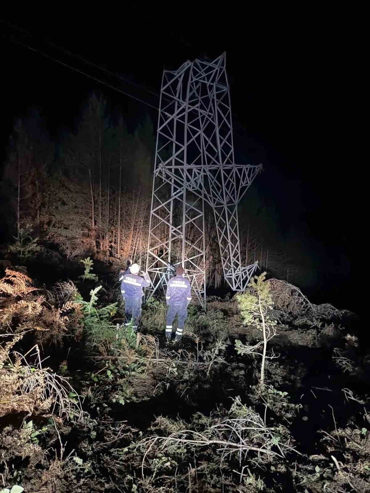 SİNOP VALİLİĞİ, KENT GENELİNDE ETKİLİ OLAN KUVVETLİ RÜZGÂR VE FIRTINA NEDENİYLE ELEKTRİK NAKİL...