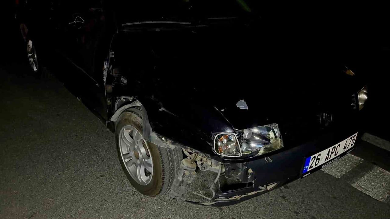 AFYONKARAHİSAR’IN BOLVADİN İLÇESİNDE YOLUN KARŞI TARAFINA GEÇMEYE ÇALIŞIRKEN OTOMOBİLİN ÇARPTIĞI...