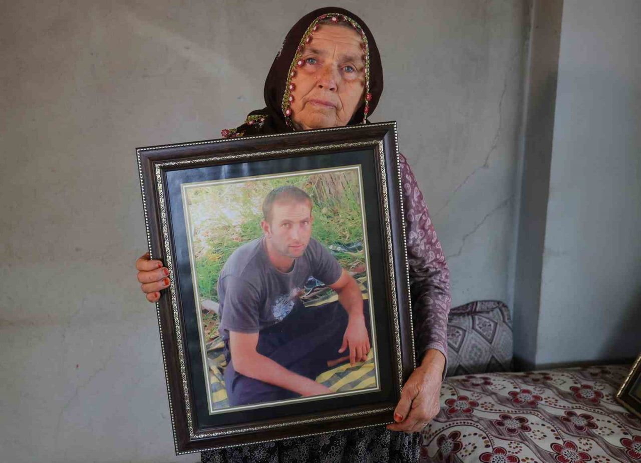 FERHAN KÜTÜK, EVLADININ FOTOĞRAFLARIYLA AVUNUYOR