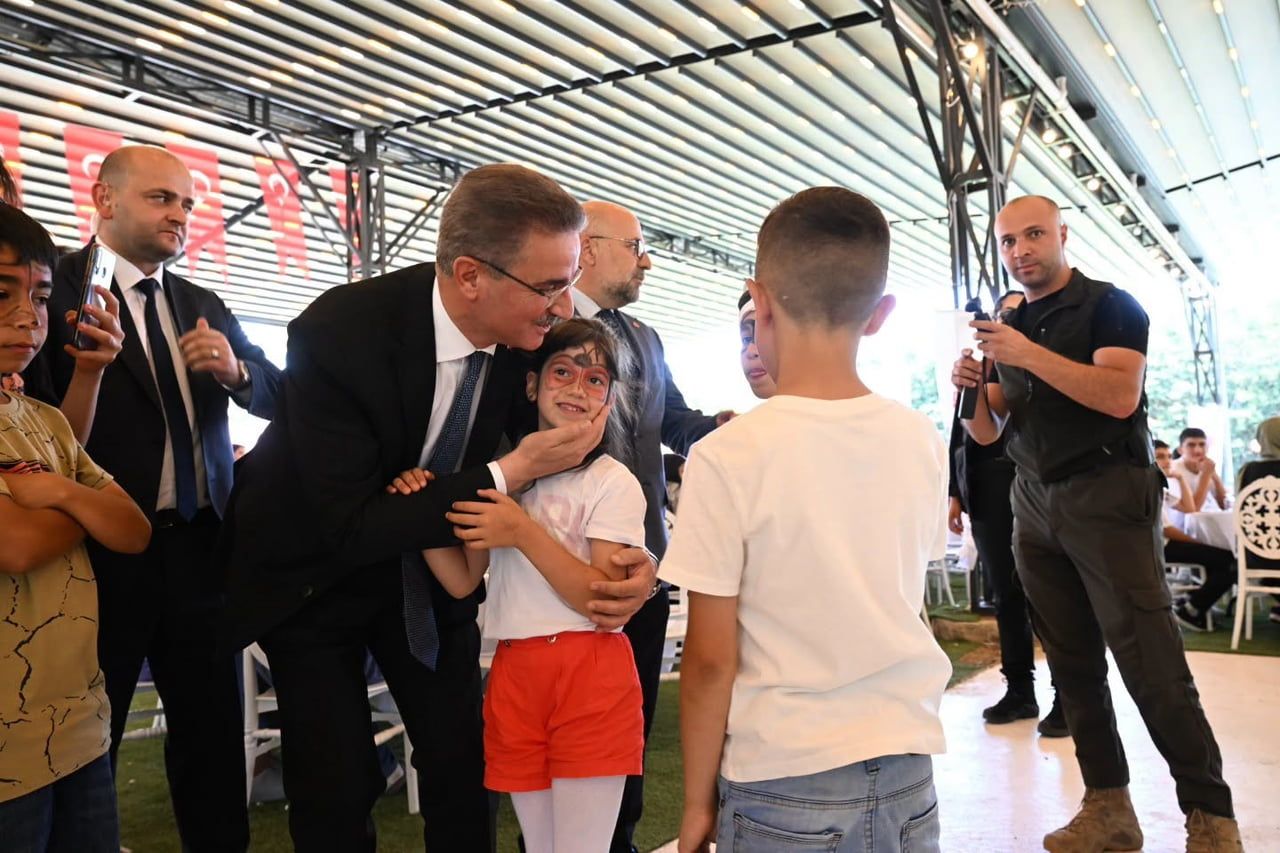 ERZURUM VALİSİ AYDIN BARUŞ, VAKIF BURSİYERİ ÖĞRENCİLER VE AİLELERİ İÇİN DÜZENLENEN GELENEKSEL...