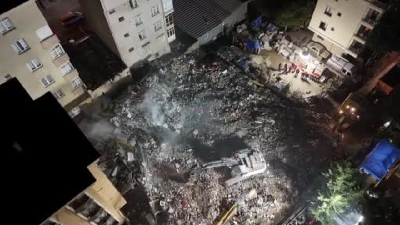 Maltepe'deki enkazda devam eden çalışmalar böyle görüntülendi