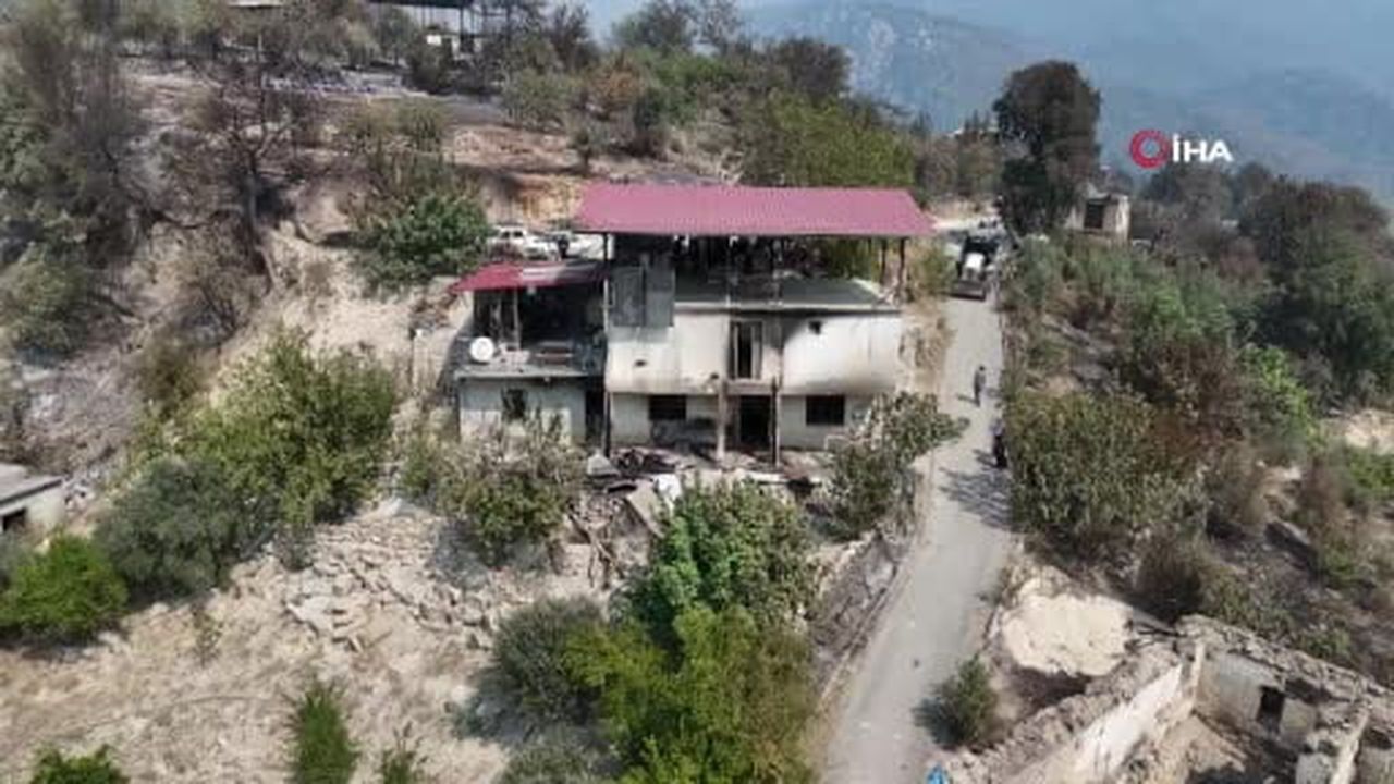Yangında evleri küle dönen yaşlı çift: "Bütün hatıralarım yandı"
