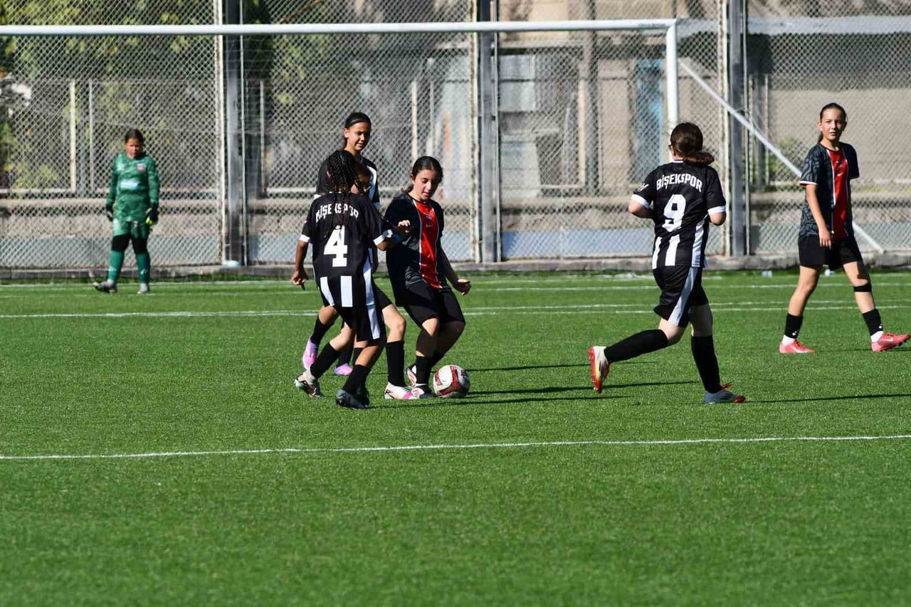 U15 KIZLAR GELİŞİM LİGİ 21.GRUPTA LİGİN 9.HAFTASINDA KILIÇASLAN YILDIZSPOR GALİBİYETİ BULUNMAYAN...