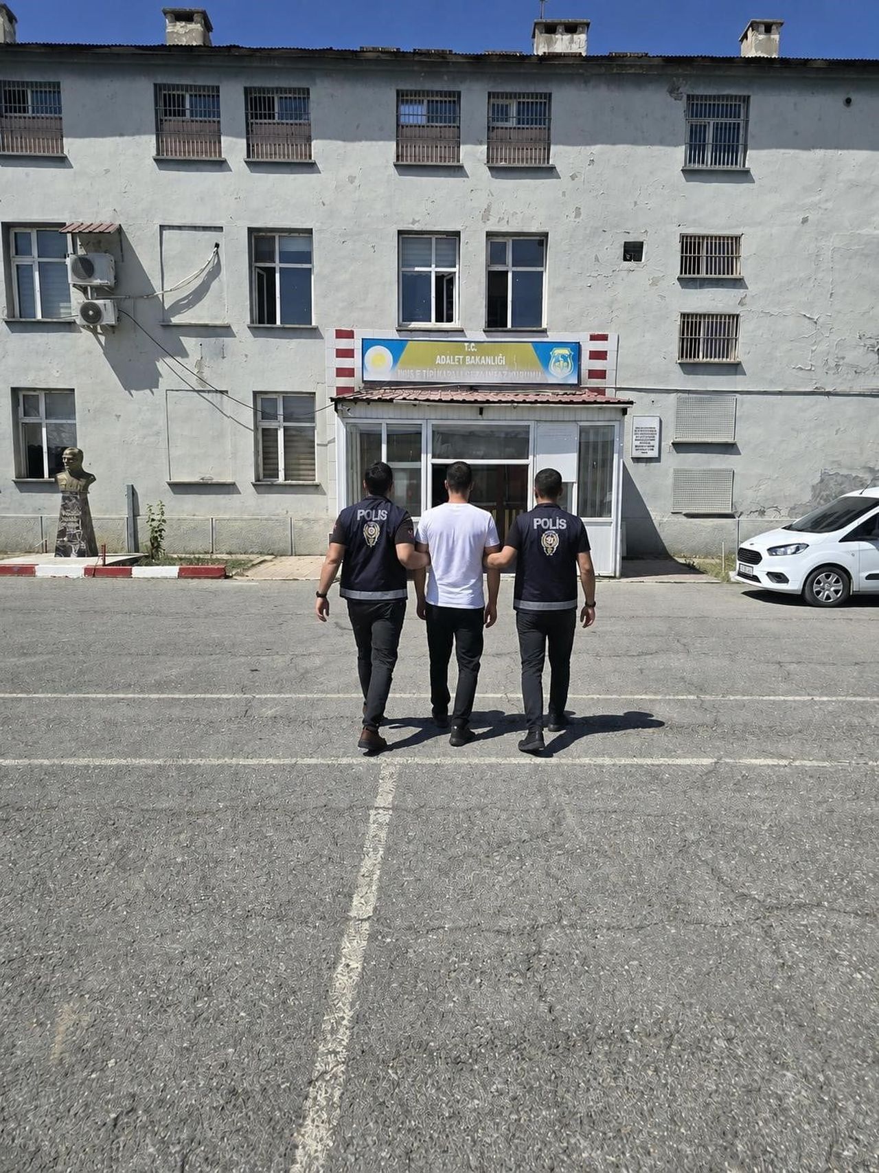 MUŞ’TA 2 YIL KESİNLEŞMİŞ HAPİS CEZASI BULUNAN ŞAHIS YAKALANDI