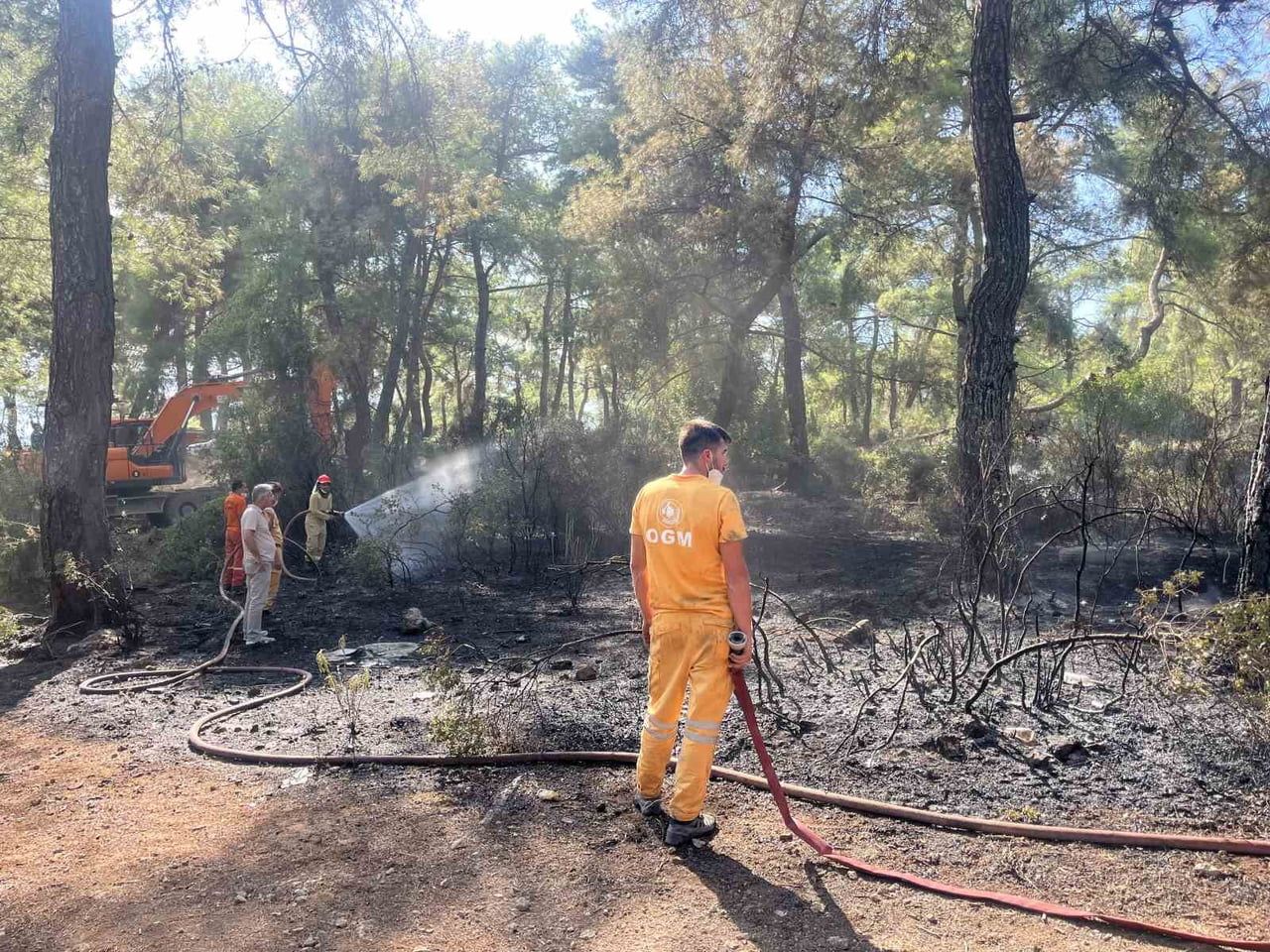 ANTALYA'NIN KEPEZ İLÇESİNDE ÇIKAN ORMAN YANGINI, HAVADAN VE KARADAN MÜDAHALEYLE KONTROL ALTINA...