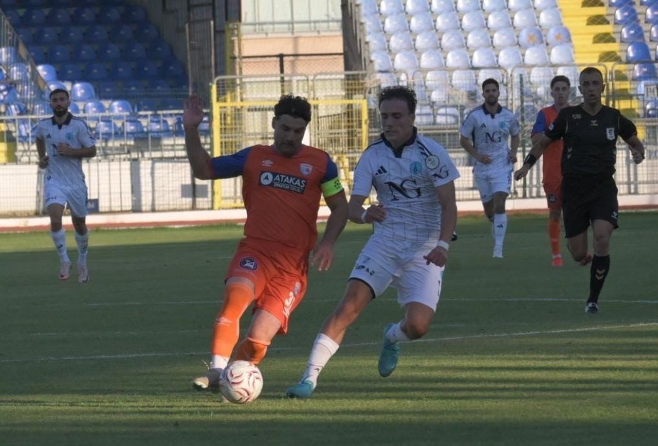 KÜTAHYASPOR, 2. LİG KIRMIZI GRUP'UN İLK HAFTASINDA SAHASINDA KARŞILAŞTIĞI İSKENDERUNSPOR'U 4-1...