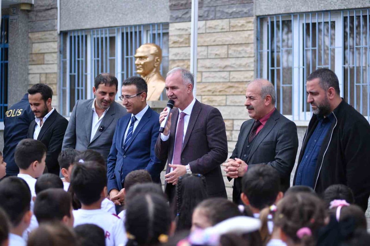 İNEGÖLSPOR’UN BAŞLATTIĞI "BİR ÇOCUĞUN MUTLULUĞU DÜNYAYA BEDEL" KAMPANYASI KAPSAMINDA YENİCEKÖY...