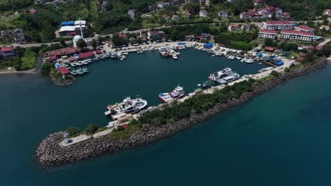 Karadenizli balıkçılar sezon için ağ bakımlarını sürdürüyor