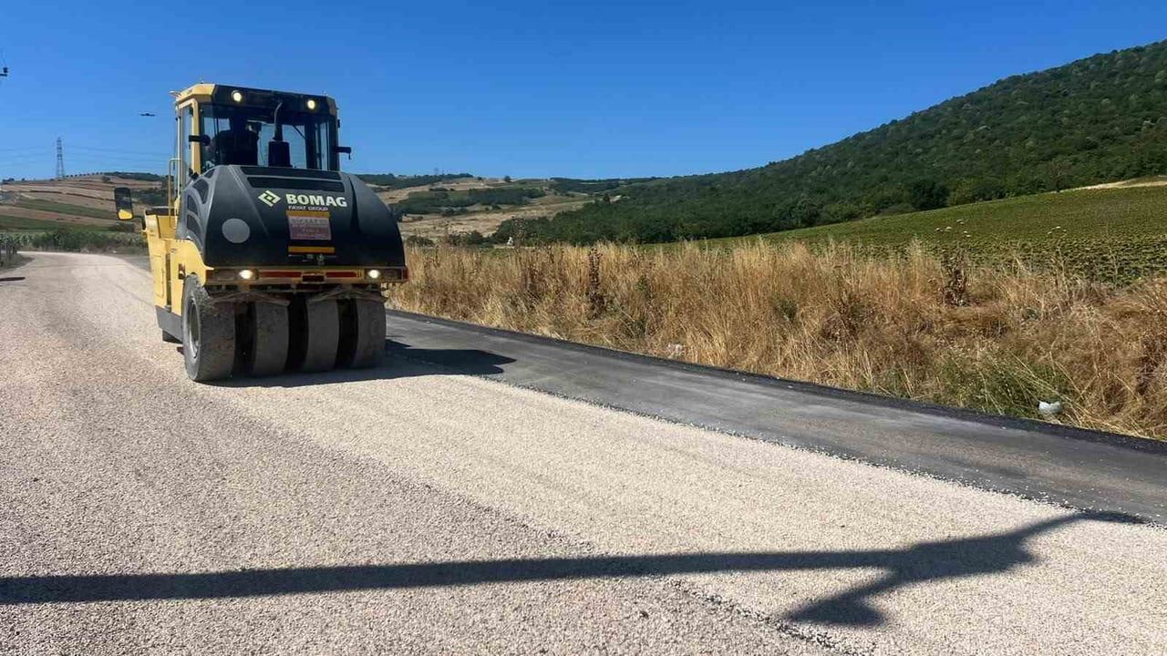 BURSA BÜYÜKŞEHİR BELEDİYESİ, 17 İLÇEDE YOL YENİLEME ÇALIŞMALARI ÇERÇEVESİNDE KARACABEY VE...