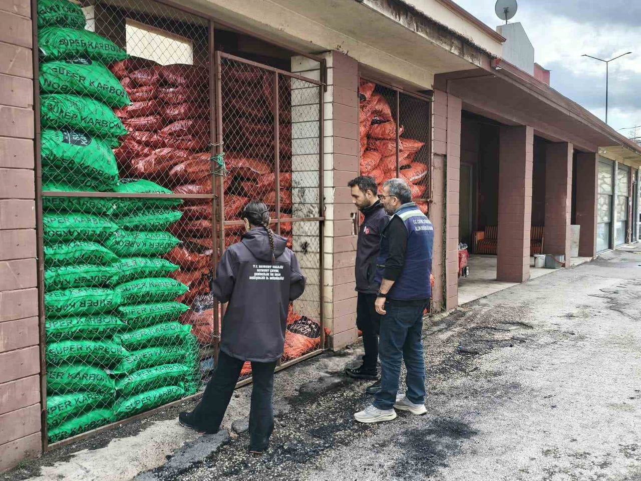 BAYBURT’TA KATI YAKIT SATIŞI YAPAN İŞYERLERİ DENETLENİYOR