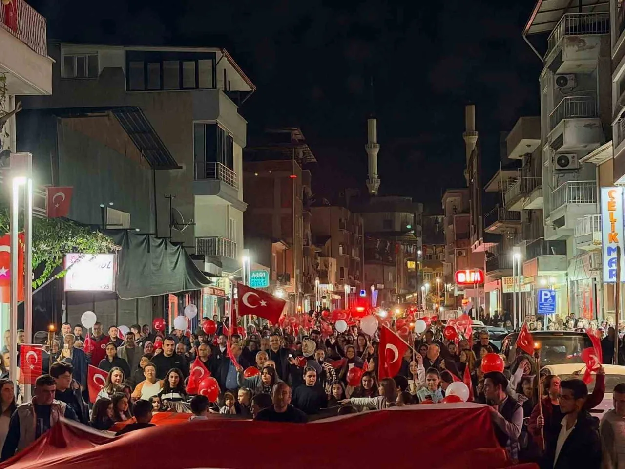 MANİSA’NIN SARIGÖL İLÇESİNDE CUMHURİYET’İN 103. YIL DÖNÜMÜ KUTLAMALARI KAPSAMINDA DÜZENLENEN FENER...