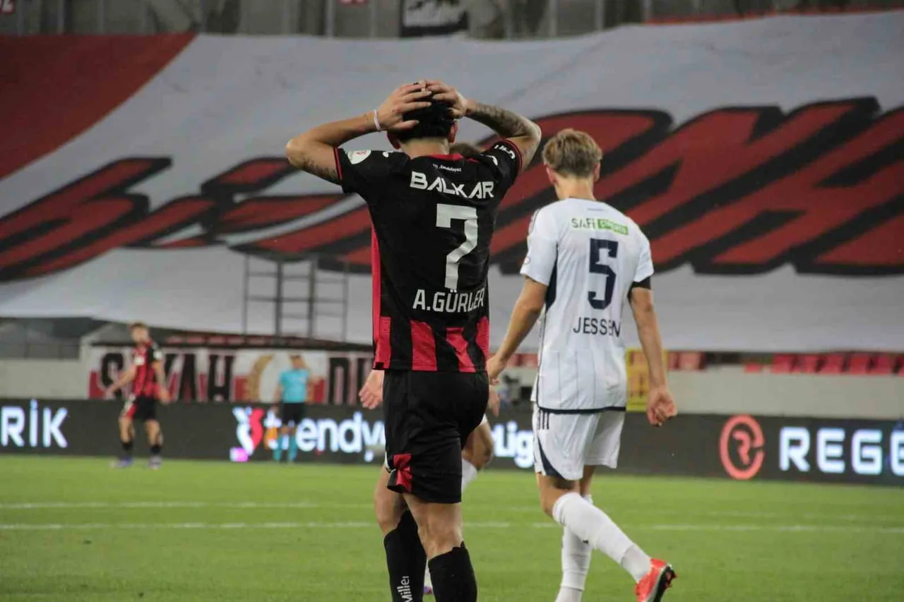 TRENDYOL SÜPER LİG'DE İLK İÇ SAHA MAÇINA ÇIKAN ÇORUM FK, 1-0'LIK SKOR İLE MAĞLUP AYRILDI.
